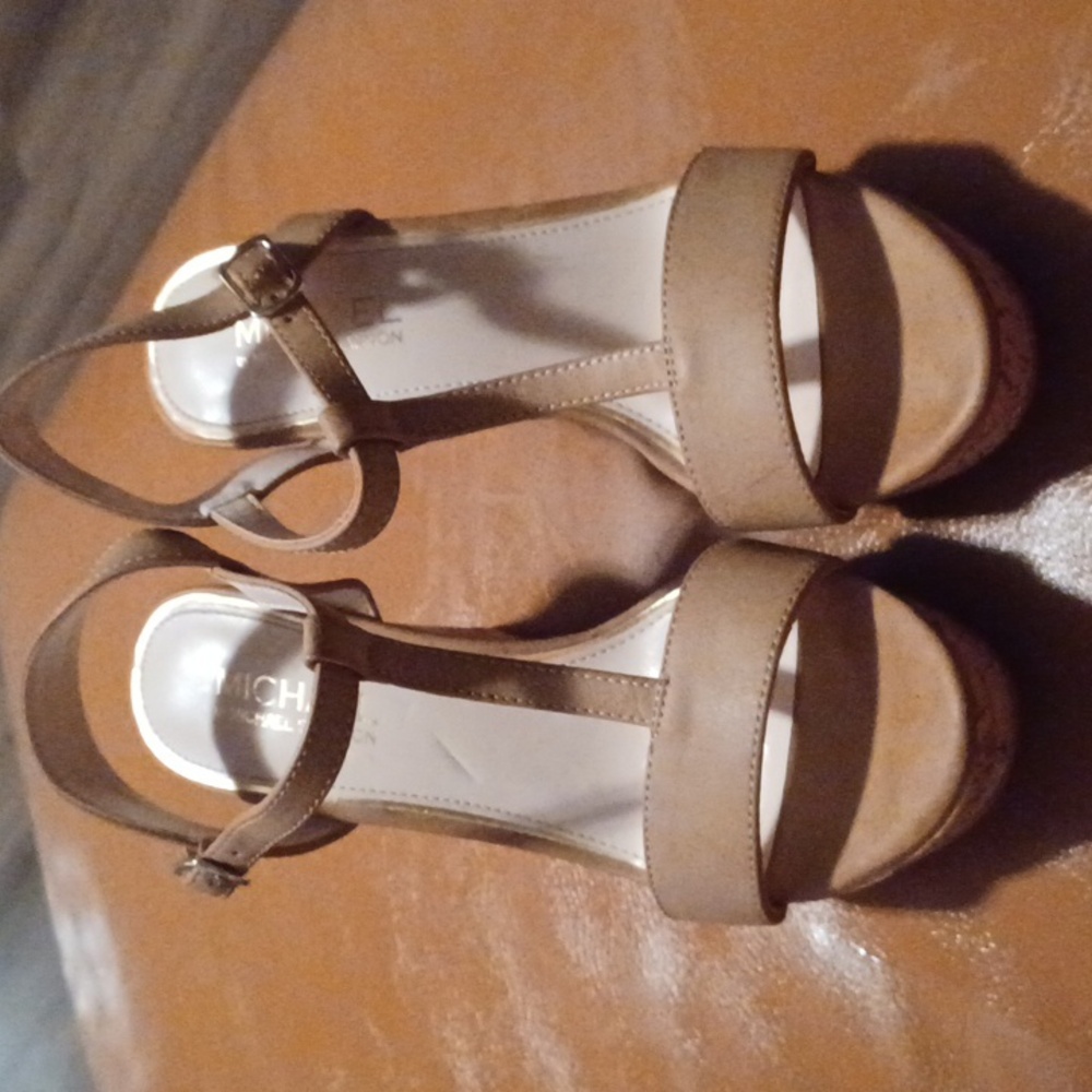 >  Michael Shannon Tan Strappy Sandals - Picture 2 of 7